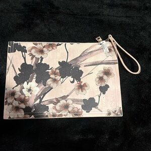 *NEW WITH TAG* White House Black Market Floral wristlet